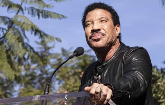 Lionel Richie cancela conciertos tras procedimiento card&iacute;aco