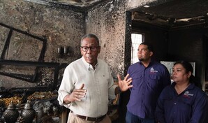 Director del Dasac visita a familias afectadas por incendio en la Zona Colonial y promete ayuda