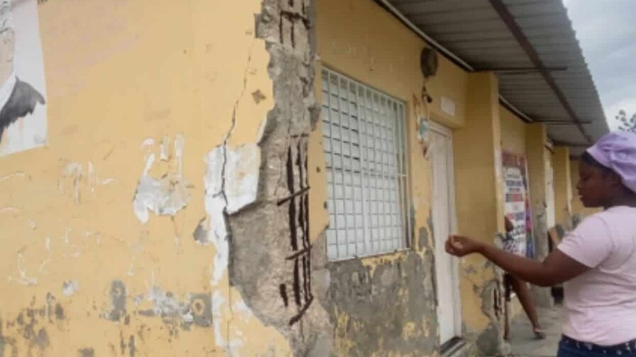 Deterioro de escuelas obliga a estudiantes de Tamayo a recibir clases fuera de las aulas Deterioro de escuelas obliga a estudiantes de Tamayo a recibir clases fuera de las aulas