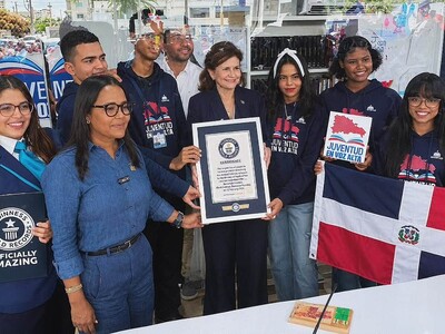 Luis Abinader felicita a jóvenes dominicanos por Guinness de lectura