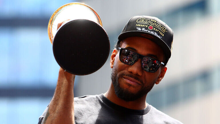 Kawhi Leonard llega a acuerdo con los Toronto Raptors