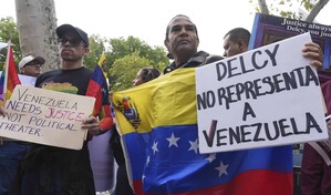 Opositores venezolanos protestan en rechazo a la participaci&oacute;n de Delcy Rodr&iacute;guez ante ONU