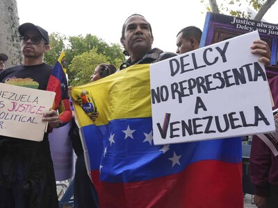 Opositores venezolanos protestan a Delcy Rodríguez en la ONU