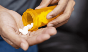 "Lista de espera, el tiempo que no avanza": denuncian falta de medicamentos de alto costo