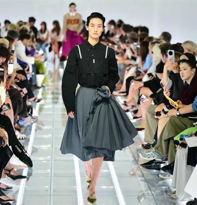 La Semana de la Moda de Mil&aacute;n arranca con una oda a la falda de Prada