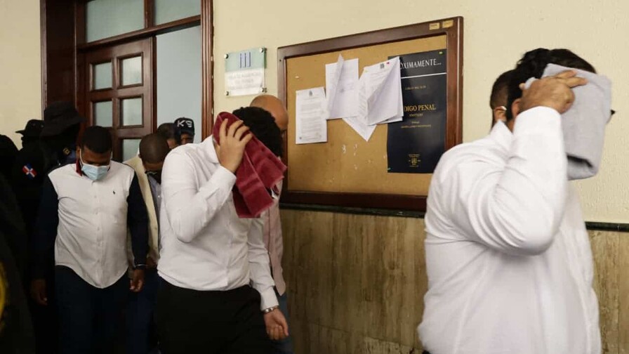 Tras no ser hallada en allanamientos, se entrega gastroenteróloga implicada en Senasa 2.0 Tras no ser hallada en allanamientos, se entrega gastroenteróloga implicada en Senasa 2.0