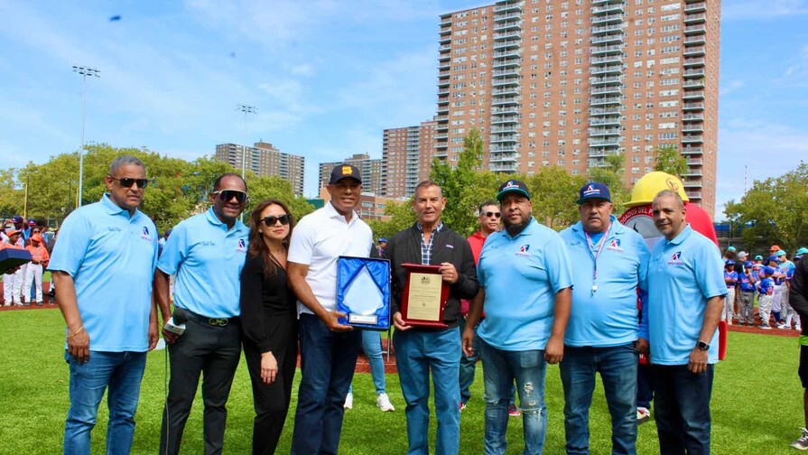 Torneo de béisbol de la FDDNY reúne a 48 equipos y celebra sus 40 años Torneo de béisbol de la FDDNY reúne a 48 equipos y celebra sus 40 años