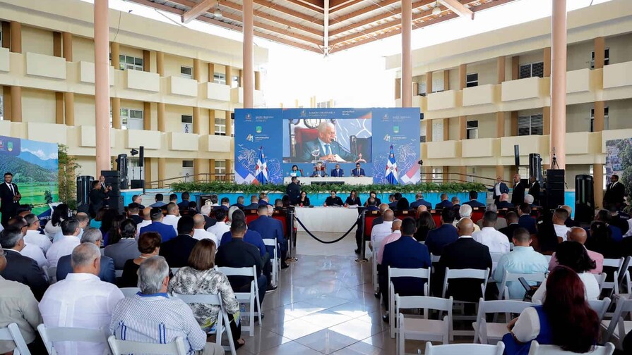 Senado aprueba proyecto que prohíbe importar mercancías producidas mediante trabajo forzoso Senado aprueba proyecto que prohíbe importar mercancías producidas mediante trabajo forzoso