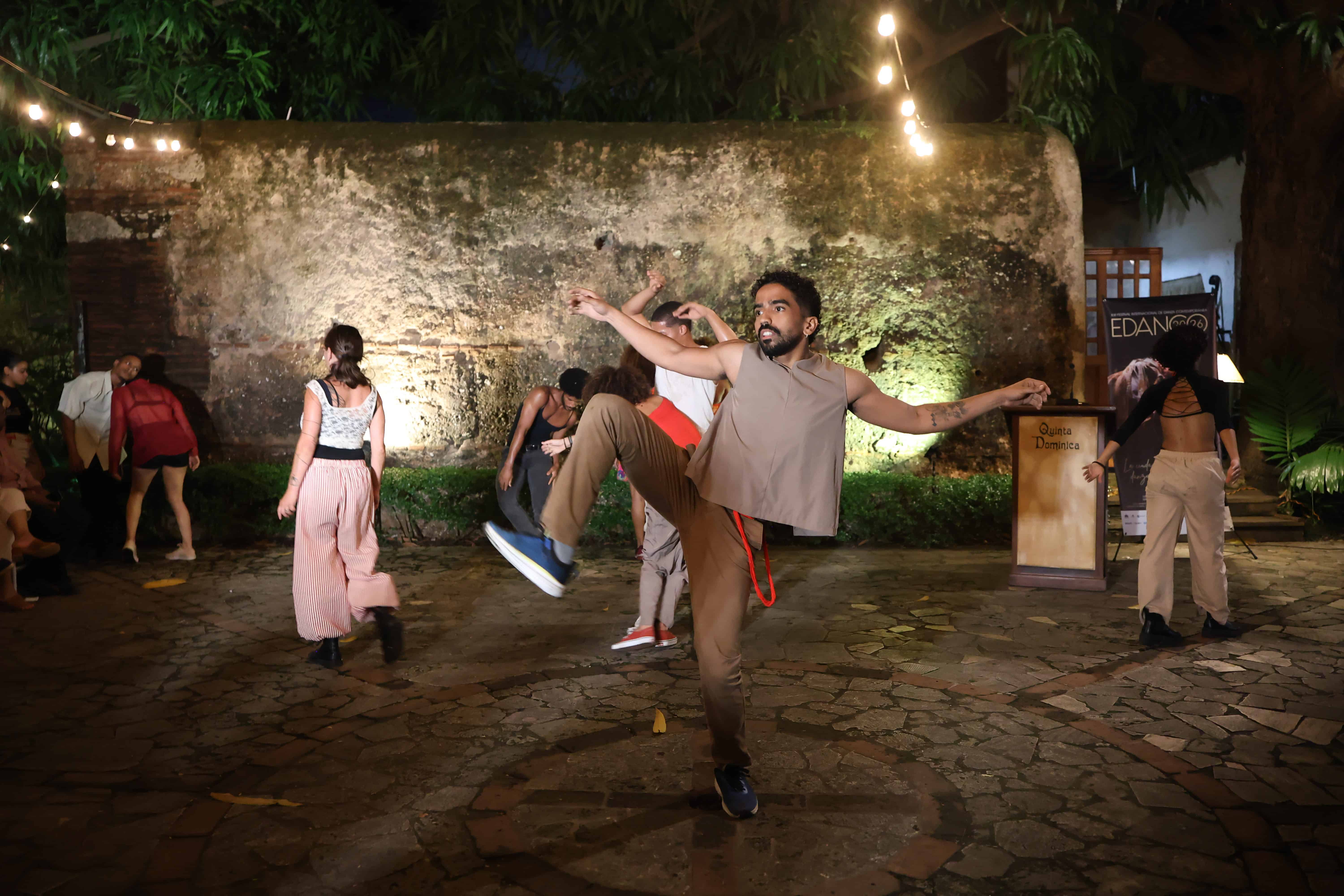 Los bailarines durante la inauguraci&oacute;n del XXI Festival Internacional de Danza Contempor&aacute;nea (Edanco 2026), en la Quinta Dominica.&nbsp;
