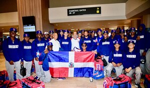 Selección dominicana de béisbol parte hacia México para disputar la Copa Mundial U-15