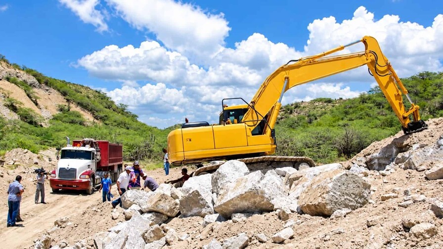 Estalla conflicto por extracci&oacute;n de yeso en Tamayo; comunitarios denuncian sacan diez veces m&aacute;s de lo pactado