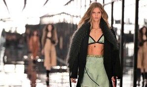 Fendi introduce la sensualidad disco en la Semana de la Moda de Milán