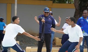 Inefi fortalece la educaci&oacute;n f&iacute;sica y el deporte escolar en escuelas del Cibao