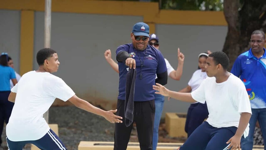 Inefi fortalece la educación física y el deporte escolar en escuelas del Cibao Inefi fortalece la educación física y el deporte escolar en escuelas del Cibao