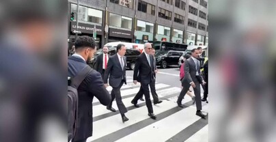 Abinader camina por calles de Manhattan para llegar a la ONU ante el congestionamiento vehicular