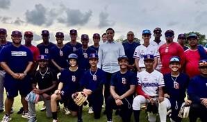 Nelson Cruz lleva mensaje de motivaci&oacute;n a la selecci&oacute;n U15