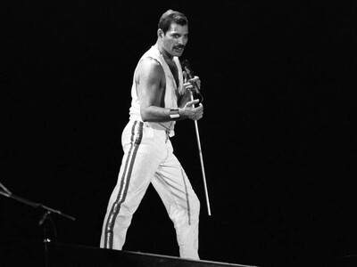 Piano de Freddie Mercury y guitarra de Oasis salen a subasta