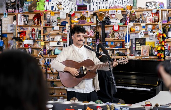 Alex Ferreira lleva su m&uacute;sica dominicana al Tiny Desk con un recorrido por su carrera