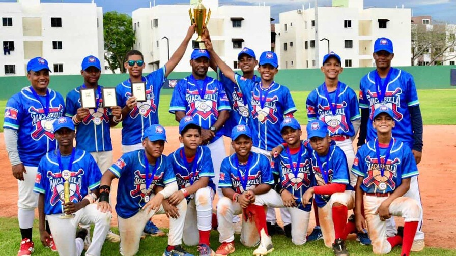Torneo de béisbol U-12: Los Vecinitos de Ciudad Juan Bosch se coronan en la Copa Macarrulla Torneo de béisbol U-12: Los Vecinitos de Ciudad Juan Bosch se coronan en la Copa Macarrulla