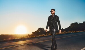 Beto Cuevas se propone conquistar a Santiago con su show acústico