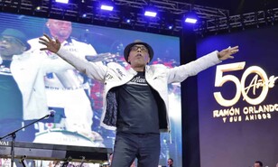 Ram&oacute;n Orlando celebra 50 a&ntilde;os de carrera con un Estadio Ol&iacute;mpico que se tiende a sus pies