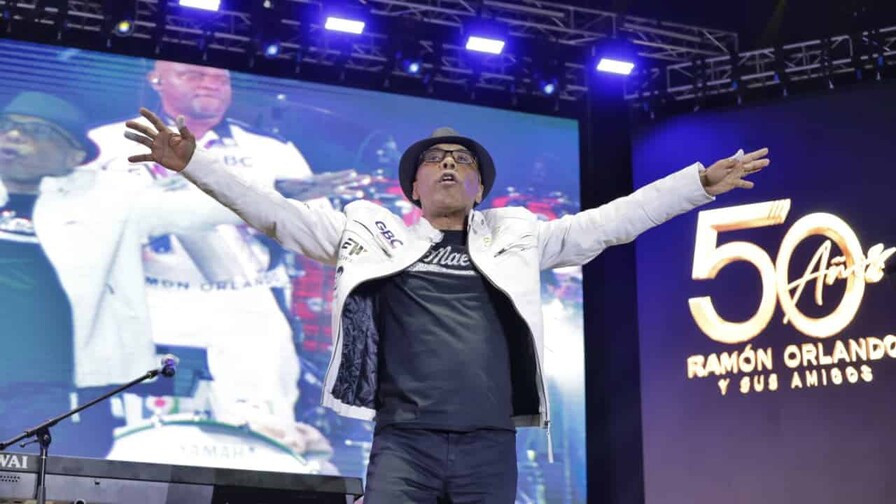 Ramón Orlando celebra 50 años de carrera con un Estadio Olímpico que se tiende a sus pies Ramón Orlando celebra 50 años de carrera con un Estadio Olímpico que se tiende a sus pies