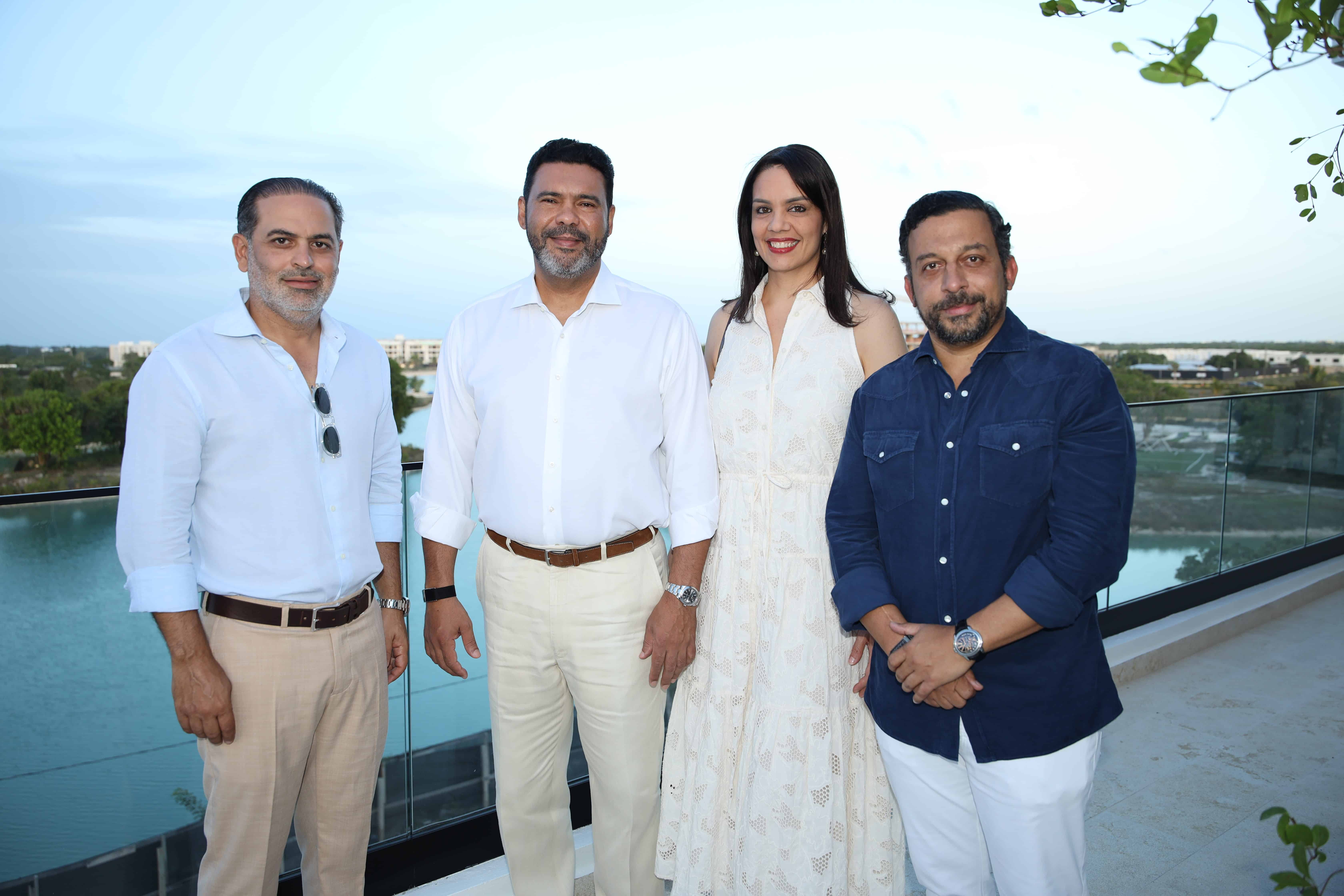 Joan Jimenez, Rafael Duluc (cholitin) y su esposa, Guillermo Senci&oacute;n