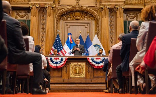 El presidente Luis Abinader se re&uacute;ne con di&aacute;spora dominicana en Brooklyn