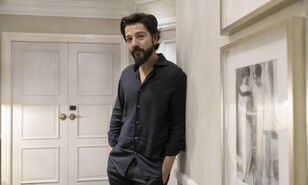 Diego Luna recibe el Premio Agenda 2030 por Ceniza en la boca en San Sebasti&aacute;n
