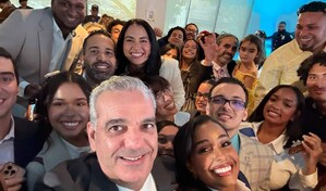 Presidente Abinader anuncia 300 becas para j&oacute;venes dominicanos residentes en Nueva York