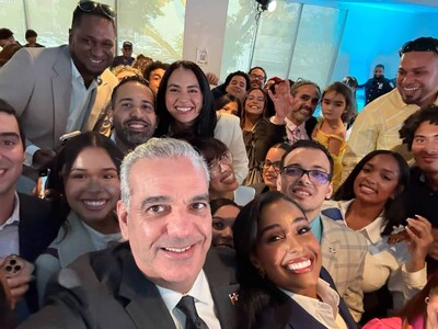 Presidente Abinader anuncia 300 becas para jóvenes dominicanos residentes en Nueva York