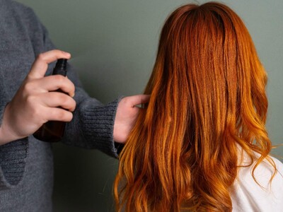 Cabello: cómo usar las brumas antifrizz