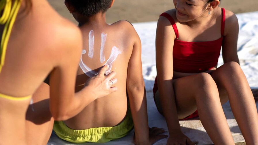 Calor y piel infantil, cu&aacute;les son las condiciones de salud m&aacute;s frecuentes y c&oacute;mo prevenirlas