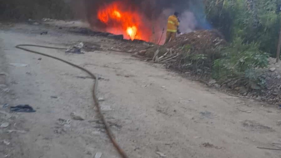Incendio afecta depósito de neumáticos próximo al vertedero de Sosúa Incendio afecta depósito de neumáticos próximo al vertedero de Sosúa