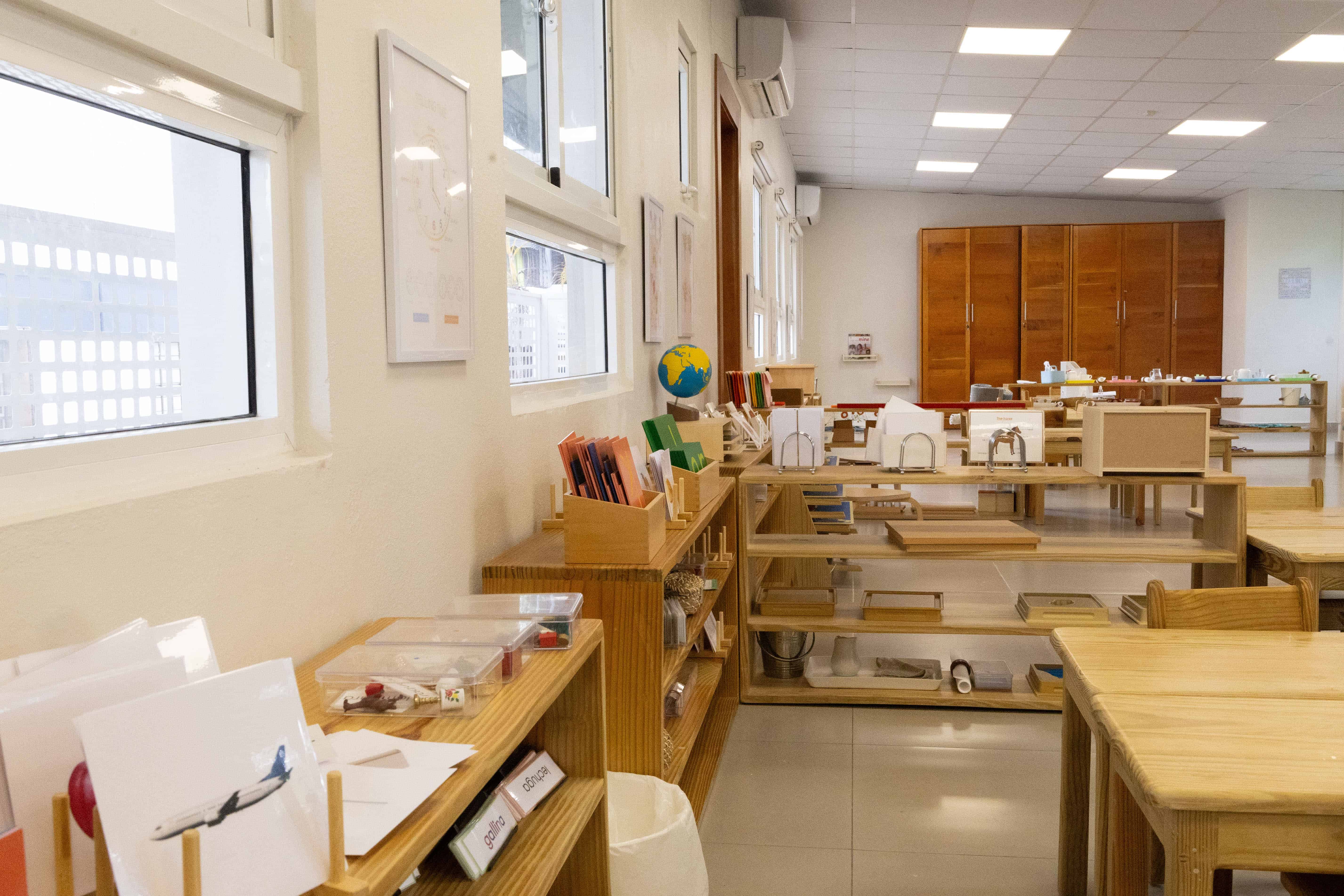  Un an&aacute;lisis sobre el m&eacute;todo encontr&oacute; mayores avances en aulas Montessori de alta fidelidad frente a implementaciones que combinaban el m&eacute;todo con otras pr&aacute;cticas.<br>