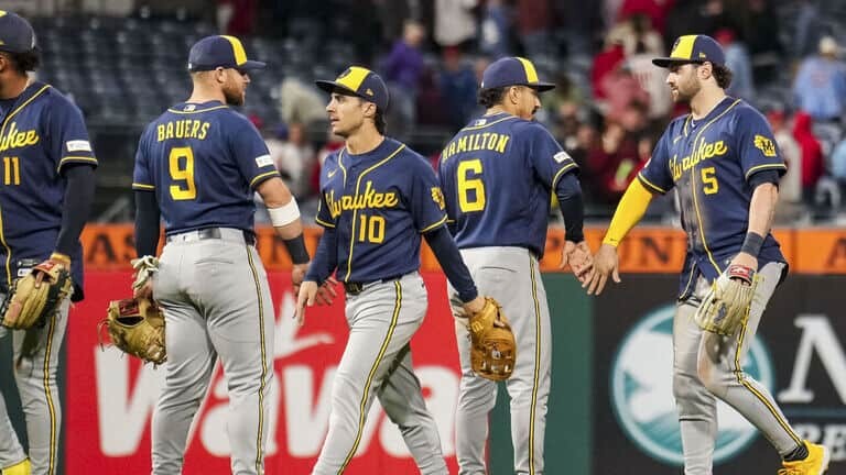 Los Cerveceros de Milwaukee llegan a 100 triunfos por primera vez en su historia
