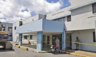 Pacientes del Salvador Gautier encontraron las &aacute;reas cerradas y servicios en proceso de reubicaci&oacute;n