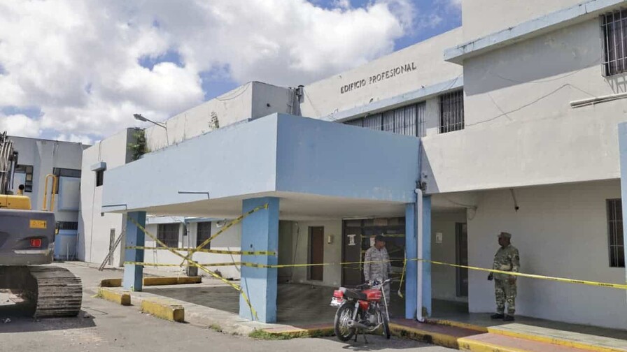 Pacientes del Salvador Gautier encontraron las &aacute;reas cerradas y servicios en proceso de reubicaci&oacute;n