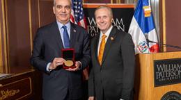 Luis Abinader recibe Medalla Presidencial de la Universidad William Paterson