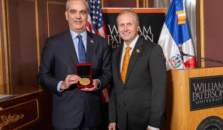 Luis Abinader recibe Medalla Presidencial de la Universidad William Paterson