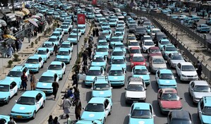 Taxistas afganos desaf&iacute;an al r&eacute;gimen talib&aacute;n y vuelven a poner m&uacute;sica