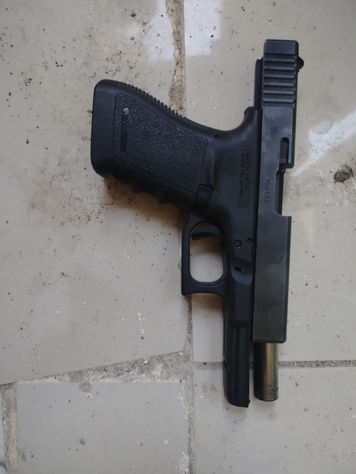 Pistola Glock calibre .45, con la que habría disparado a los agentes.
