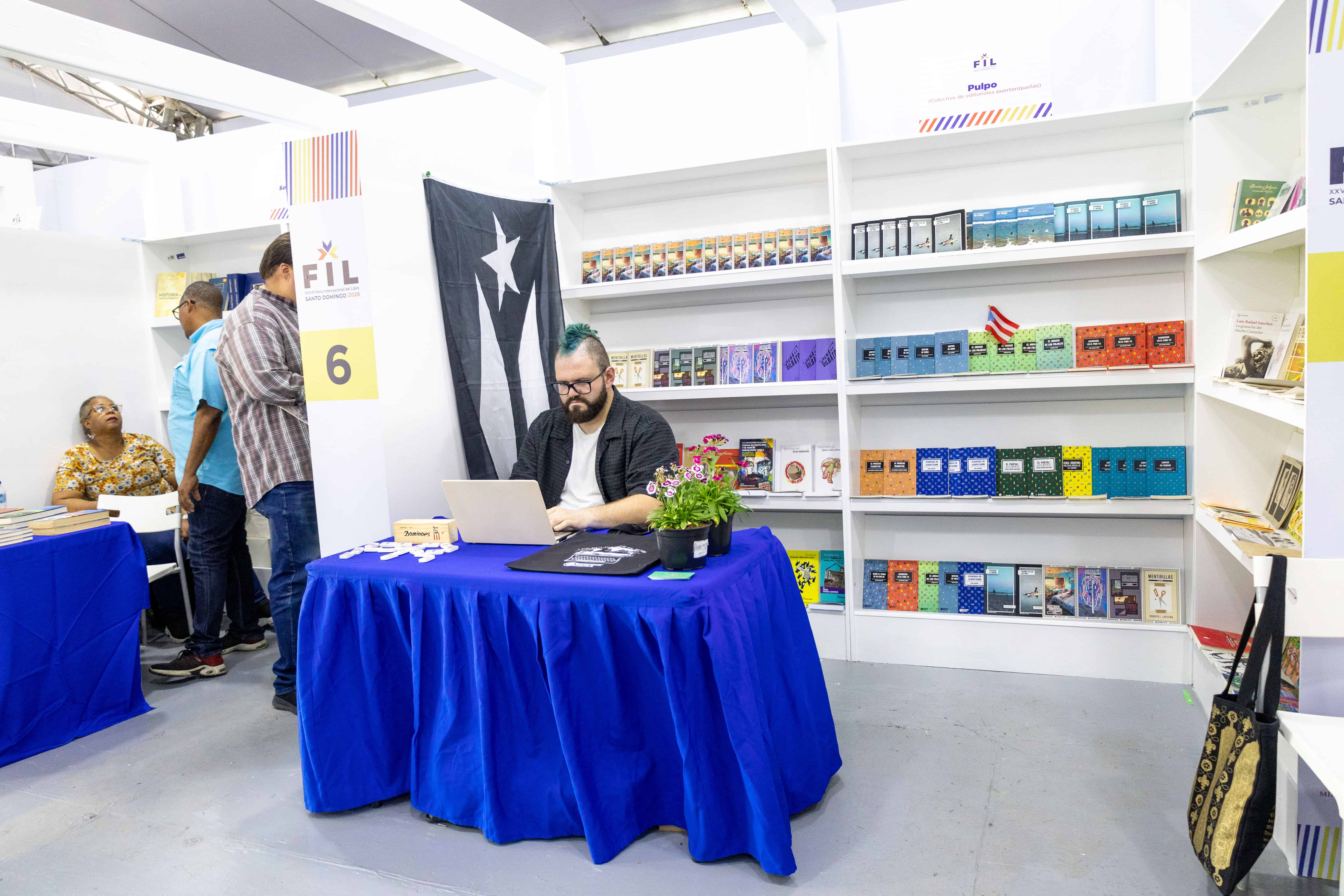 Parte de los stands con libros a la venta en la Feria del Libro