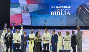 Presidente Abinader encabeza celebración del Día Nacional de la Biblia ante cientos de fieles