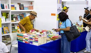 Visitantes y libreros cuentan sus experiencias y expectativas de la Feria del Libro 2026