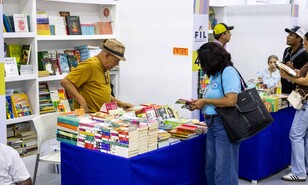 Visitantes y libreros cuentan sus experiencias y expectativas de la Feria del Libro 2026