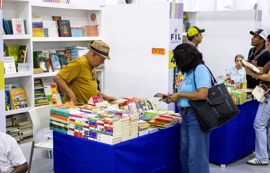 Visitantes y libreros cuentan sus experiencias y expectativas de la Feria del Libro 2026