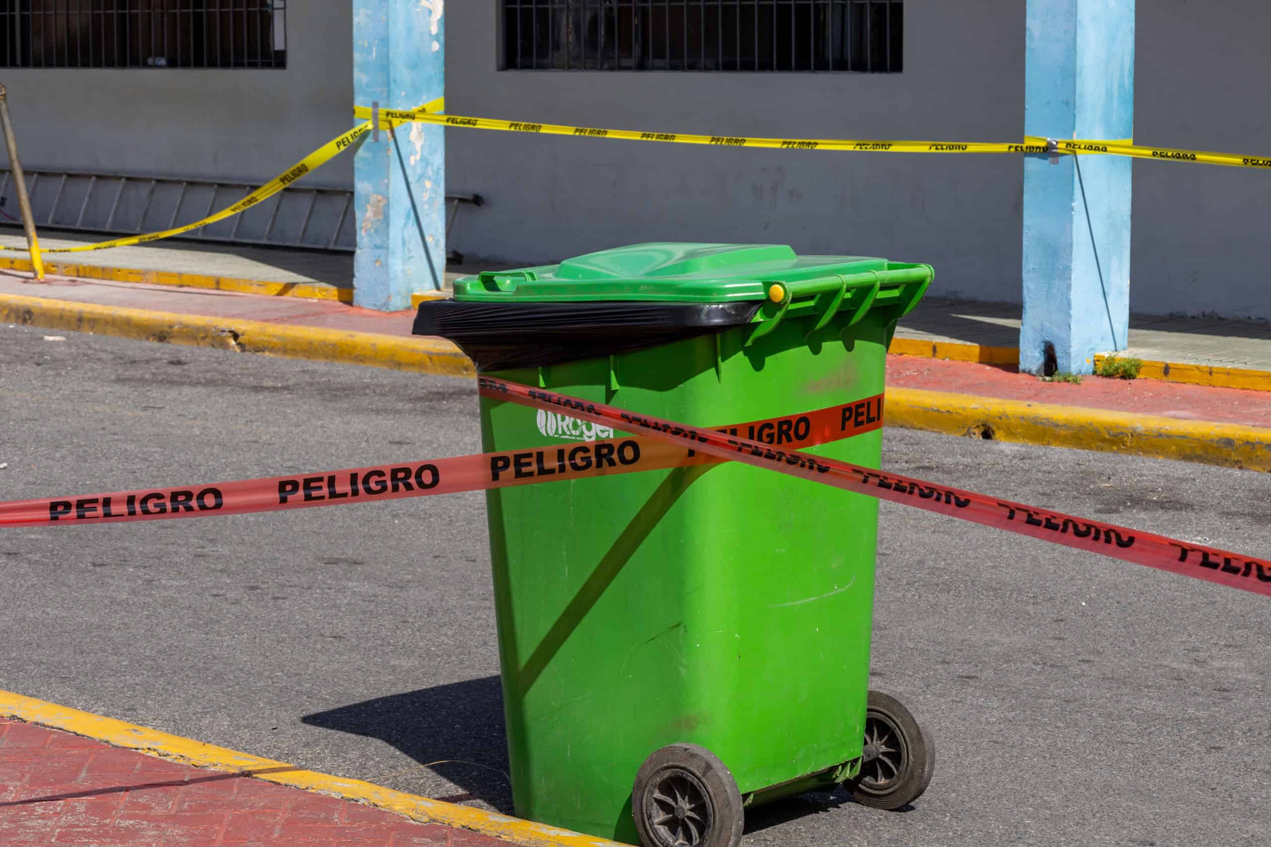 Cintas rojas que bloquean el paso a las &aacute;reas intervenidas