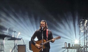 Beto Cuevas debuta en Santiago con un recorrido ac&uacute;stico por su historia musical