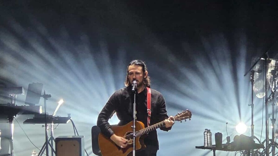 Beto Cuevas debuta en Santiago con un recorrido acústico por su historia musical Beto Cuevas debuta en Santiago con un recorrido acústico por su historia musical